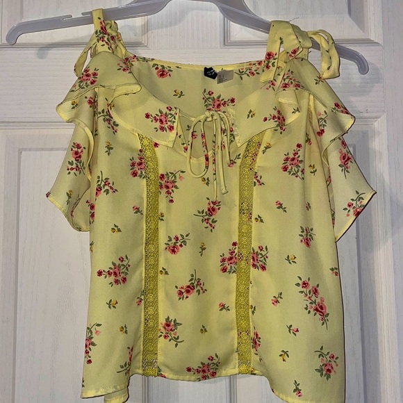 Yellow floral top - Picture 1 of 3